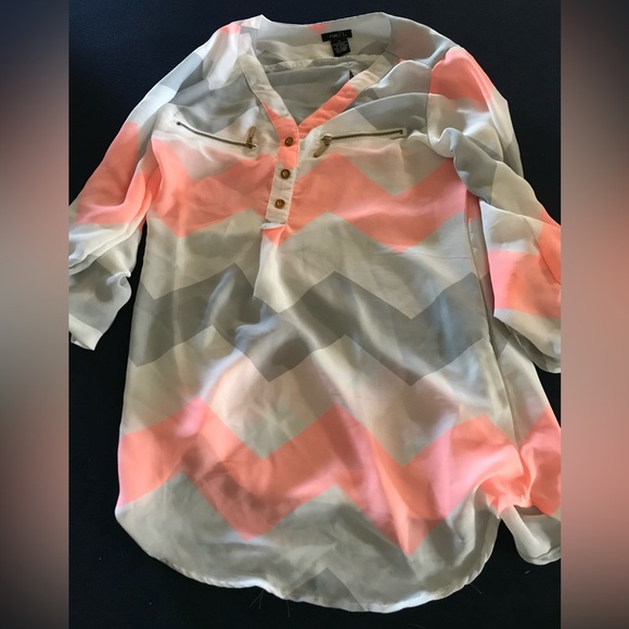 ‼️Mix and Match 3 items for $5‼️ Womens size small Rue 21 blouses - Picture 1 of 3